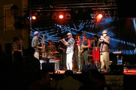 12-06-08 - KUMPANIA ALGAZARRA  (F.CASTANHO E ZÉNÁ)