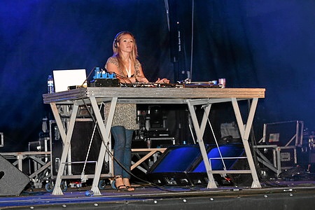 DJ MISS BLONDIE