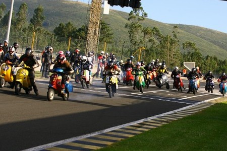 VESPAS – RESISTENCIA 5 HORAS HORLD DAYS VESPA PORTUGAL FATIMA 2010