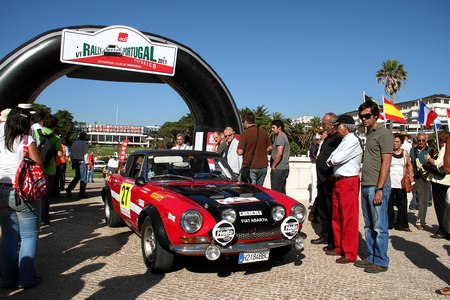 27 – (F.CASTANHO A.MARGARIDO B.ALVES)