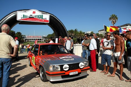 58 – (F.CASTANHO A.MARGARIDO B.ALVES)