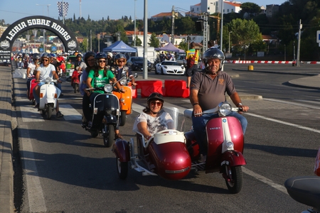 LEIRIA SOBRE RODAS 2018 – PASSEIO DE VESPAS
