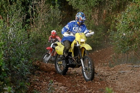 MOTOS