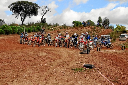 MOTOS