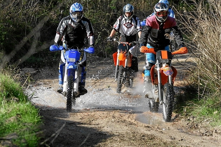MOTOS