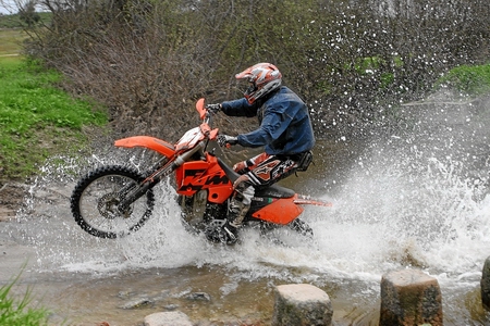 MOTOS