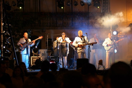 Los Cubanitos